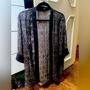 T. Babaton Aritzia 100% silk kimono